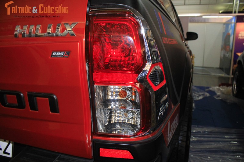 Toyota Hilux voi goi do 600 trieu 